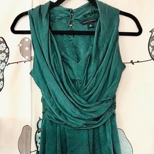 Banana Republic 🍌Beautiful 100% Silk Emerald Green Tank Blouse, Like New